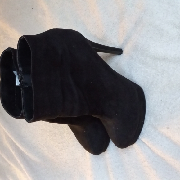 Chinese Laundry faux suede boots- size 8 - Picture 3 of 7